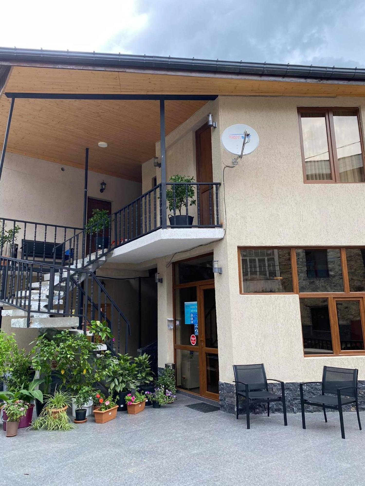 Guest House Nikala Mestia Ngoại thất bức ảnh